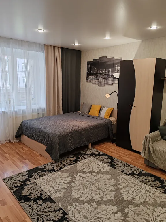 Квартира Большая и уютная квартира недалёко от центра с Кондиционером — Великий Новгород