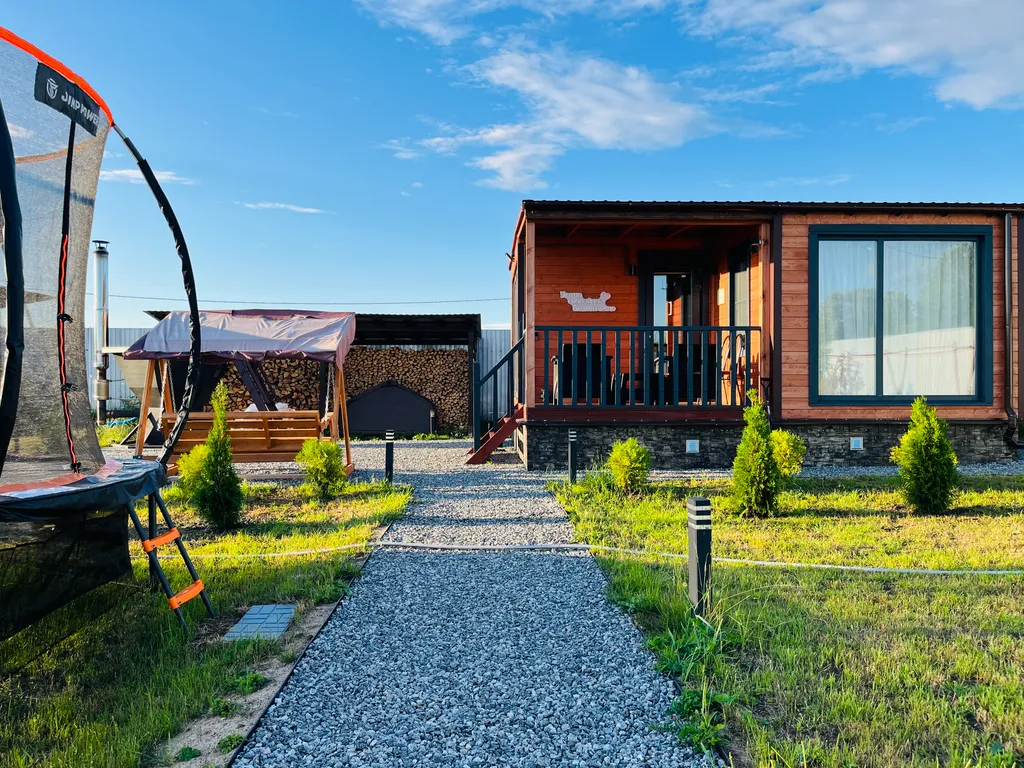 Уютный домик в тихом месте у реки