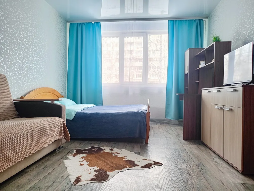 Квартира с двуспальной кроватью и диваном, рядом БСМ, ТЦ Апельсин — аренда посуточно в Тында