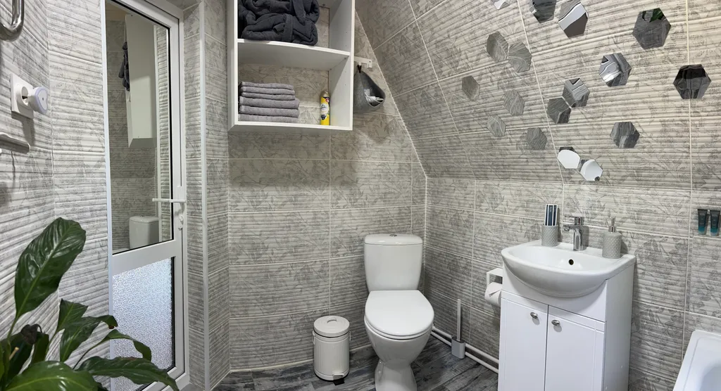 Дом А-Фрейм на берегу реки