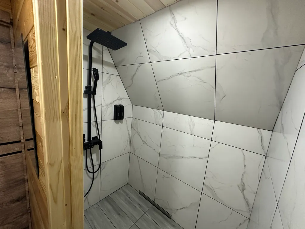 Уютный дом с красивым видом на зелёную гору