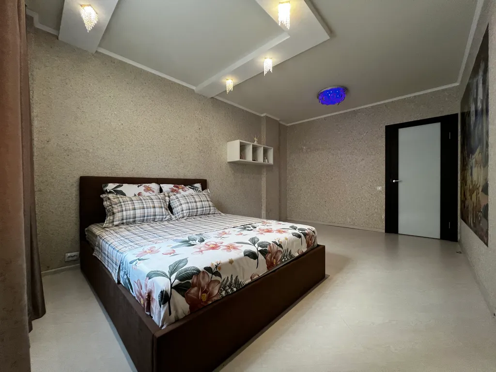 Квартира Квартира Огромная двушка с дизайнерским ремонтом — Свердловский