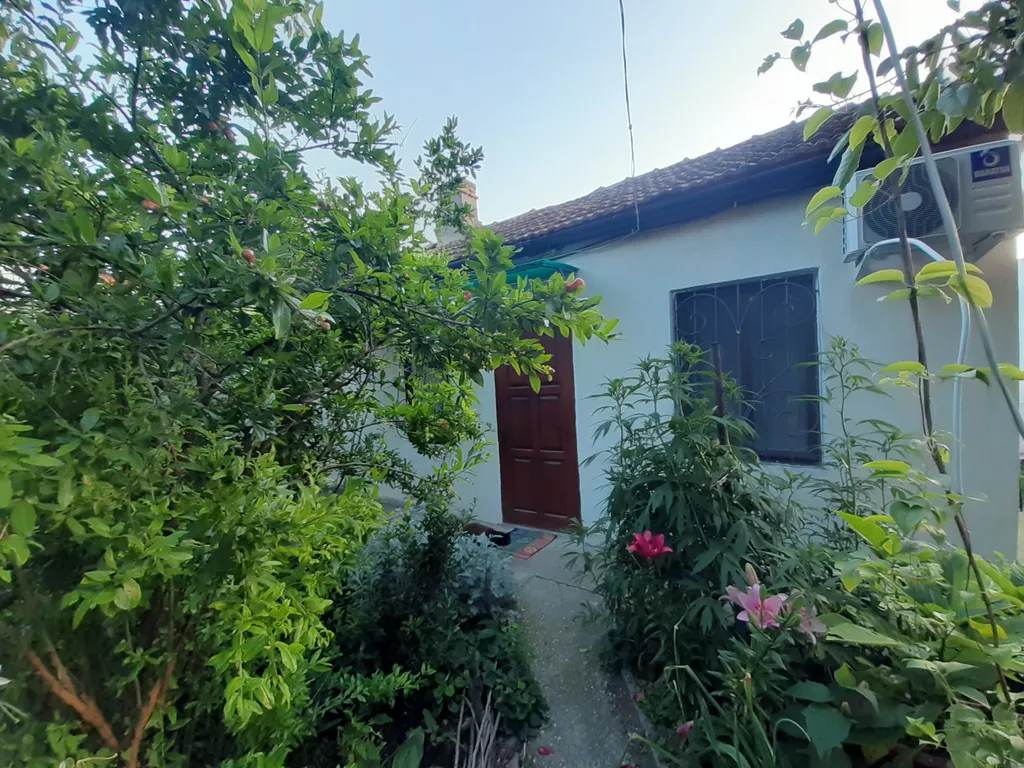 Уютный двухместный домик с тенистым двором