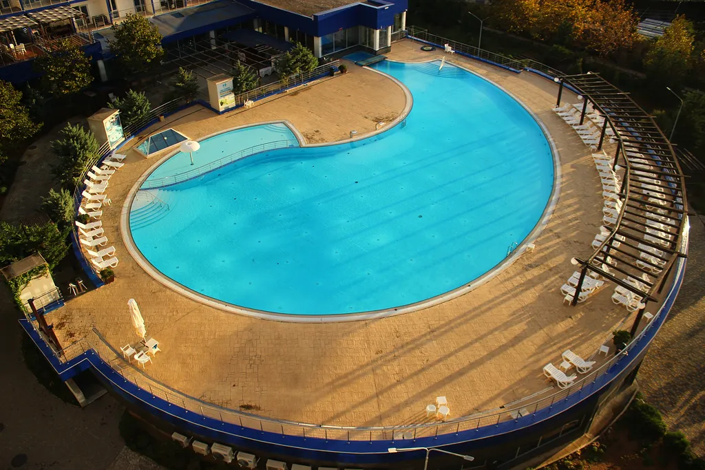 100 метров от моря и пляжа