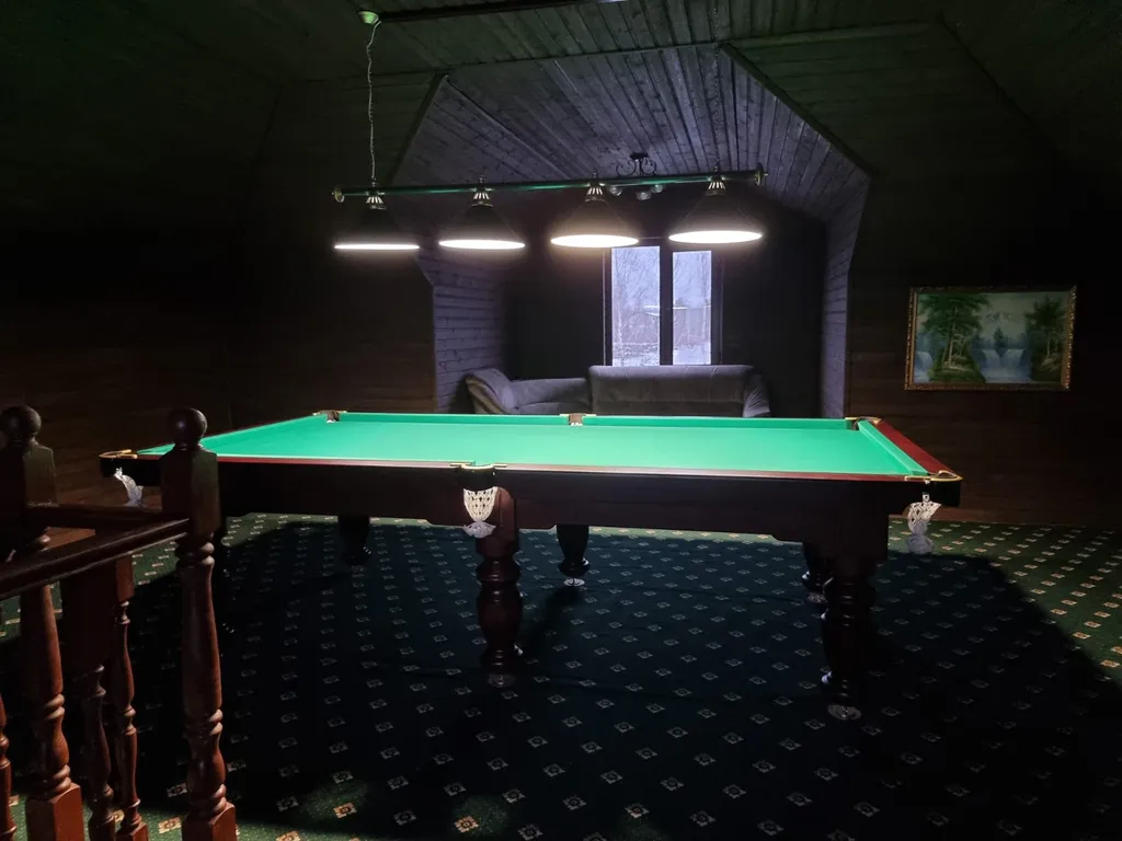 Дом у пруда