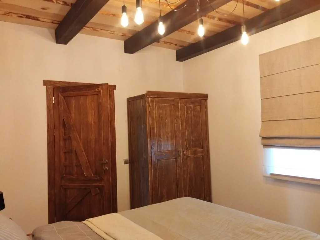 Дом с озером, река, лес