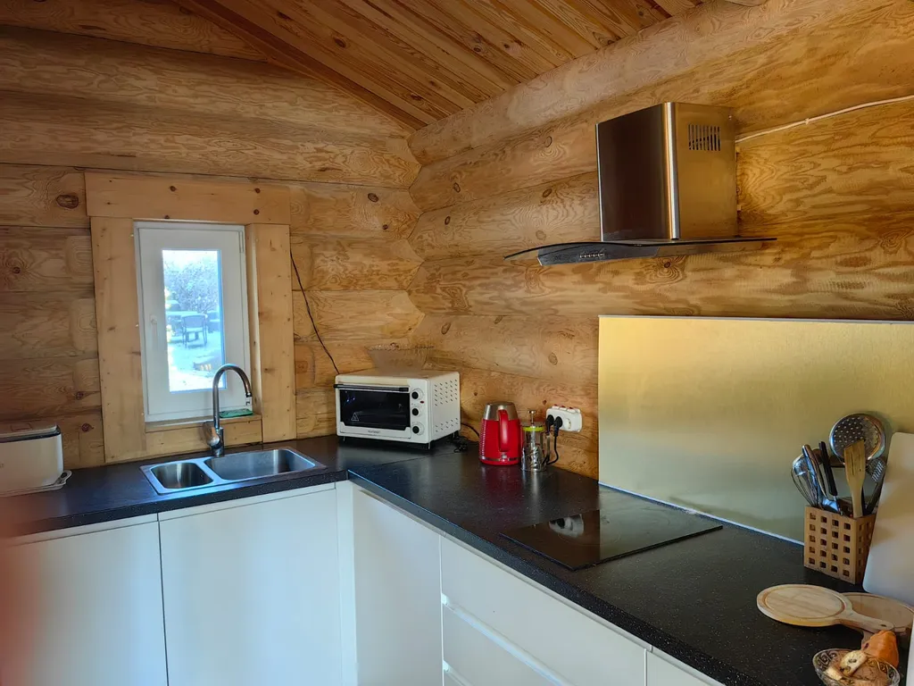 Шале и баня на 1 линии озера Красное, 2 километра от Финского залива, Пески