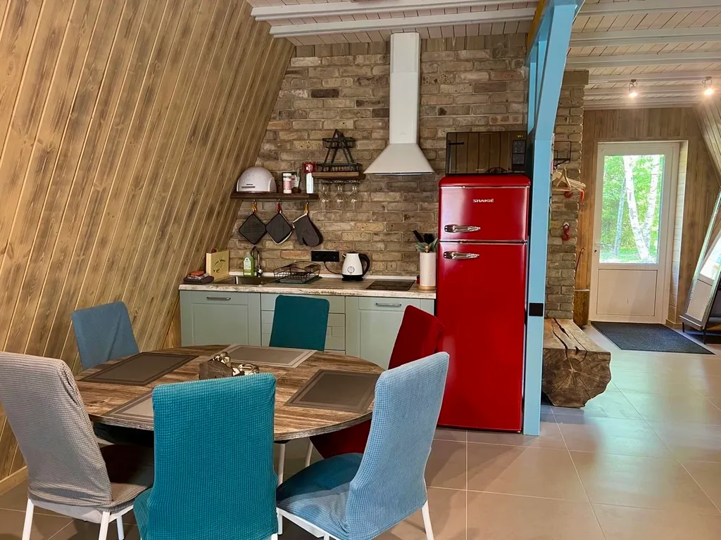 Уютный дом в лесном массиве недалеко от реки