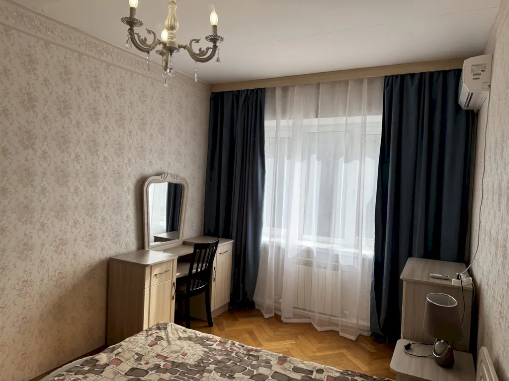 Квартира Четырёхкомнатная квартира в центре с балконом – 7 минут до моря — Геленджик