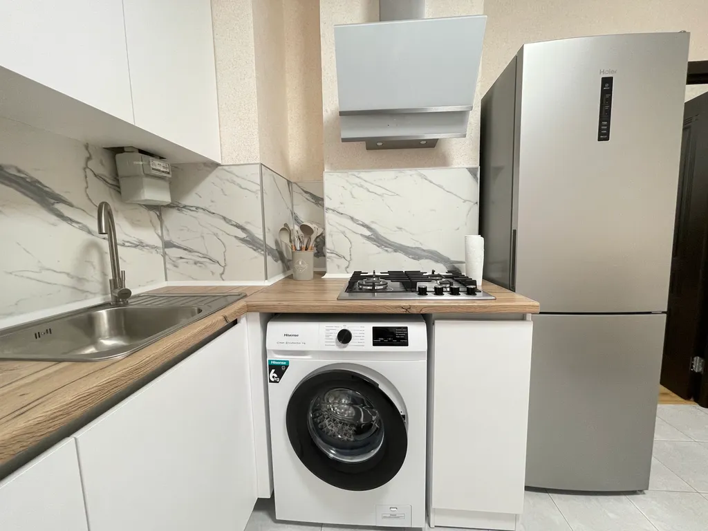 Просторная трехкомнатная квартира у моря