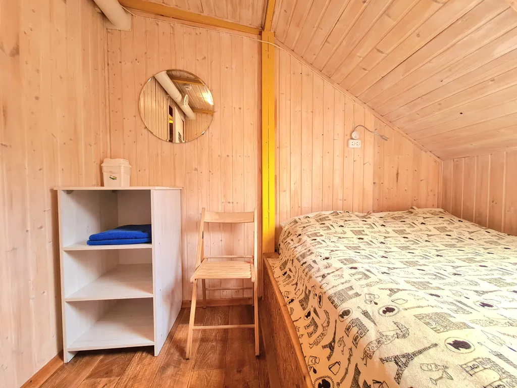 Комната для двоих на мансарде