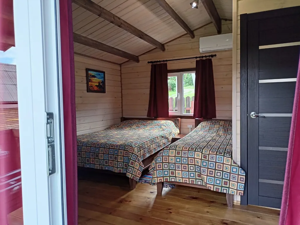 Трехместный улучшенный гостевой дом с видом на горы 3