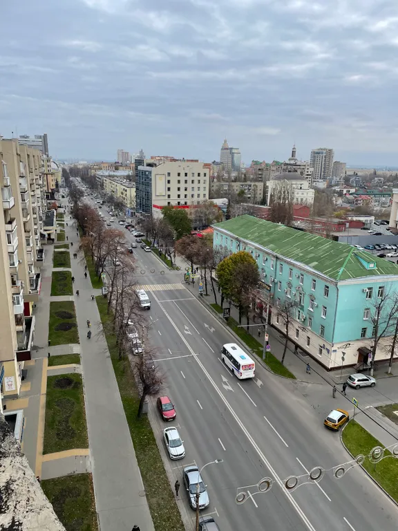 Шикарная студия с выходом на собственную крышу с садовой мебелью