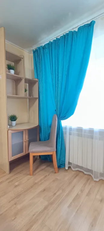 В центре с балконом