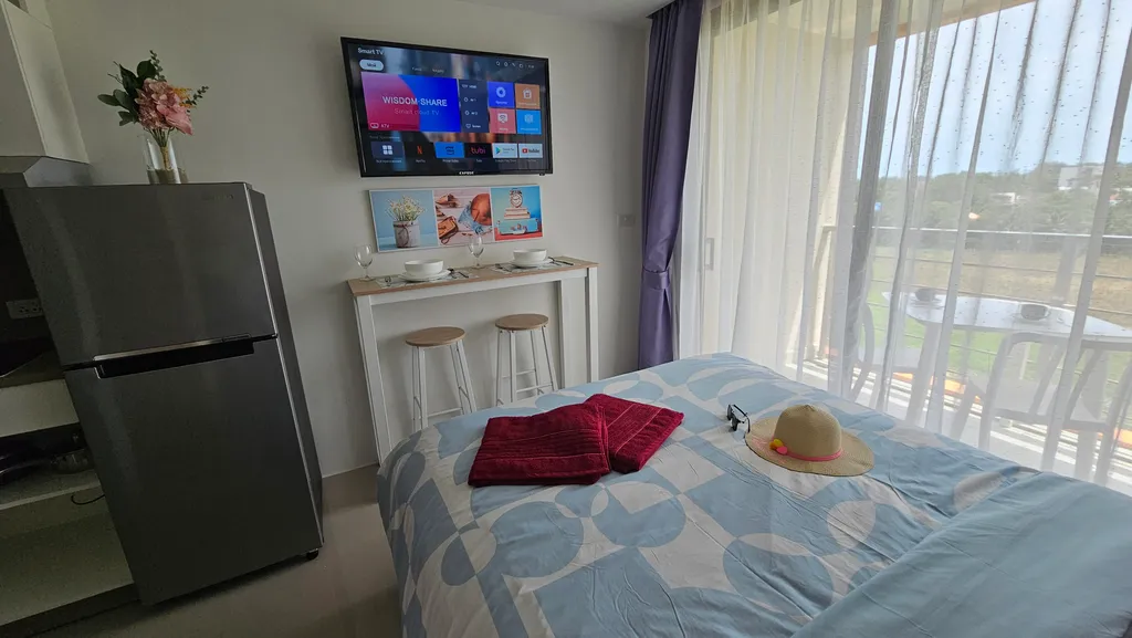 Студия с видом на закат