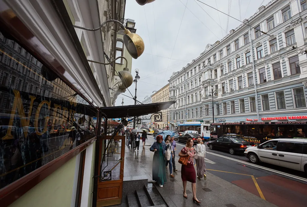 Ryss' 2BR Apt on Nevsky 136