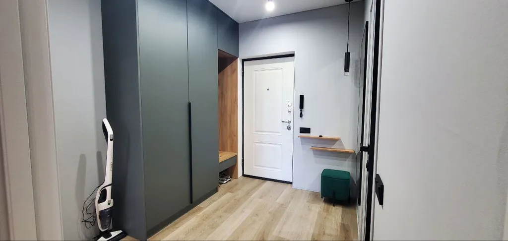 Современные апартаменты в живописном месте Ялты с видом на море