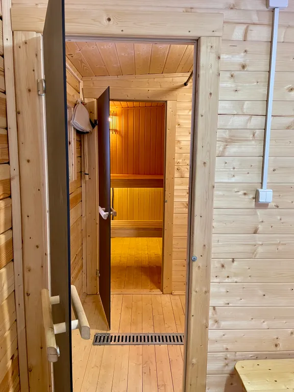 Уникальный купольный дом среди хвойного леса