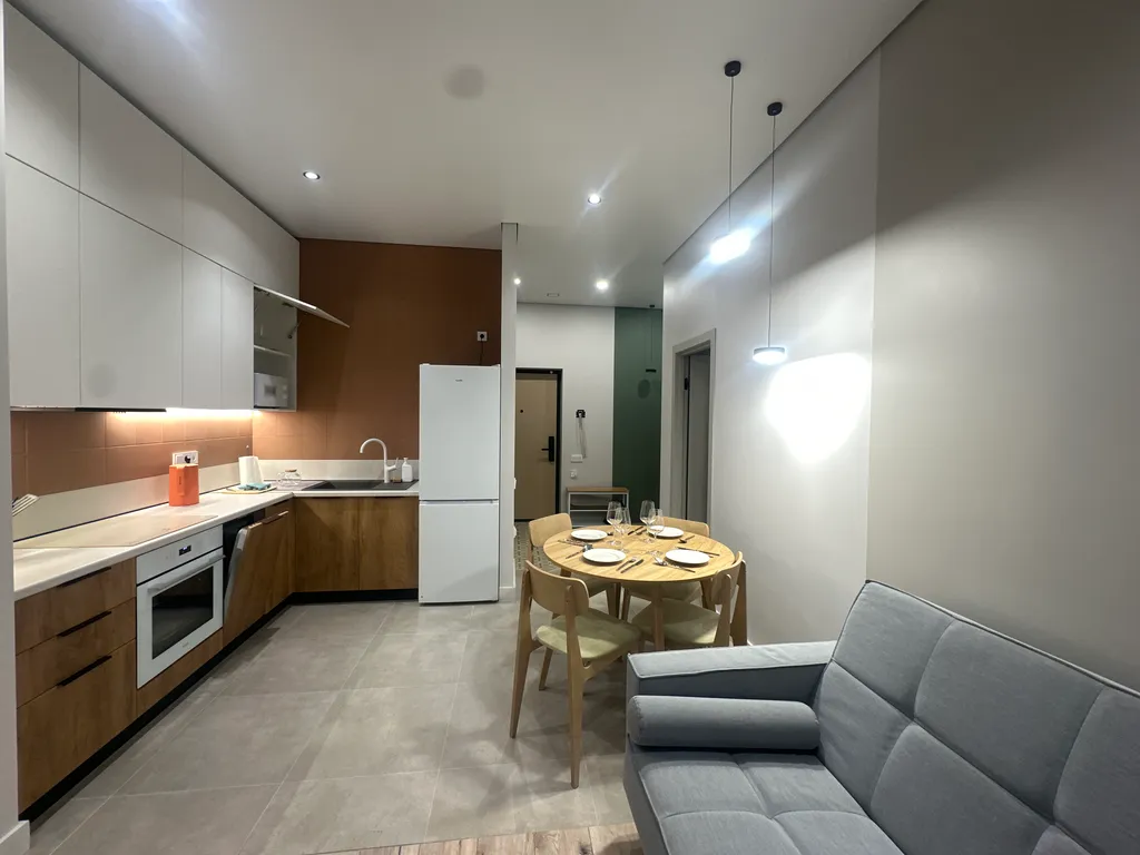 Умная квартира с дизайнерским ремонтом и тёплой парковой