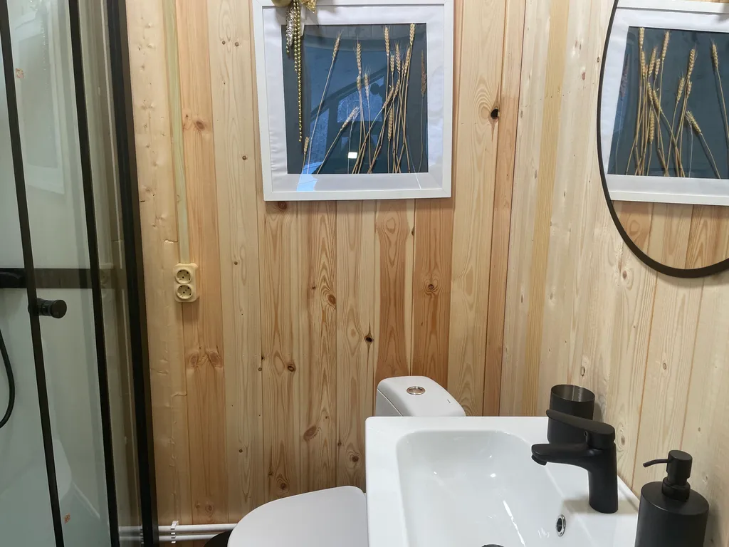 Уютный дом у леса