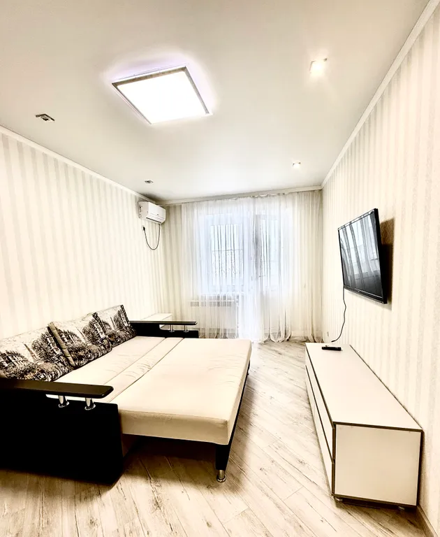 Уютная квартира в самом сердце Ейска с видом на пруд, в 15 минутах от Каменки