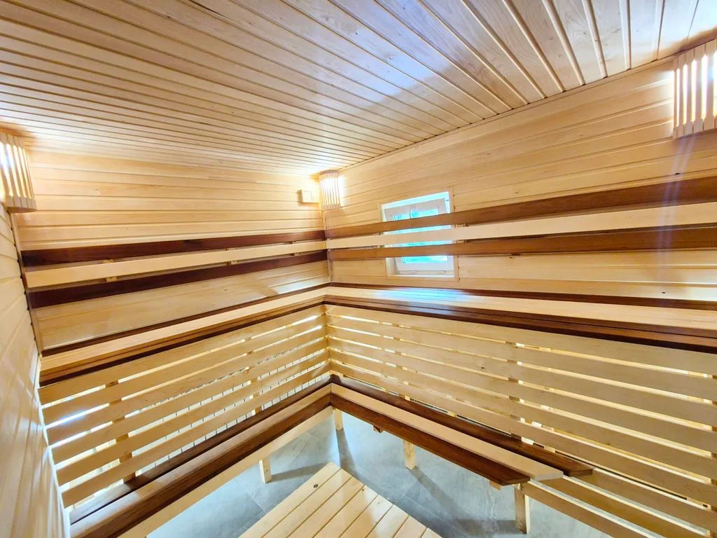 Дом с баней и бассейном