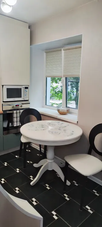 Уютная и тихая квартира рядом с Десятинным монастырем, в самом центре