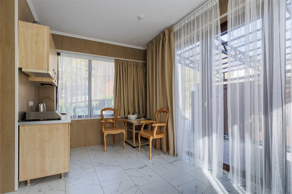 Двухэтажный коттедж, бассейн