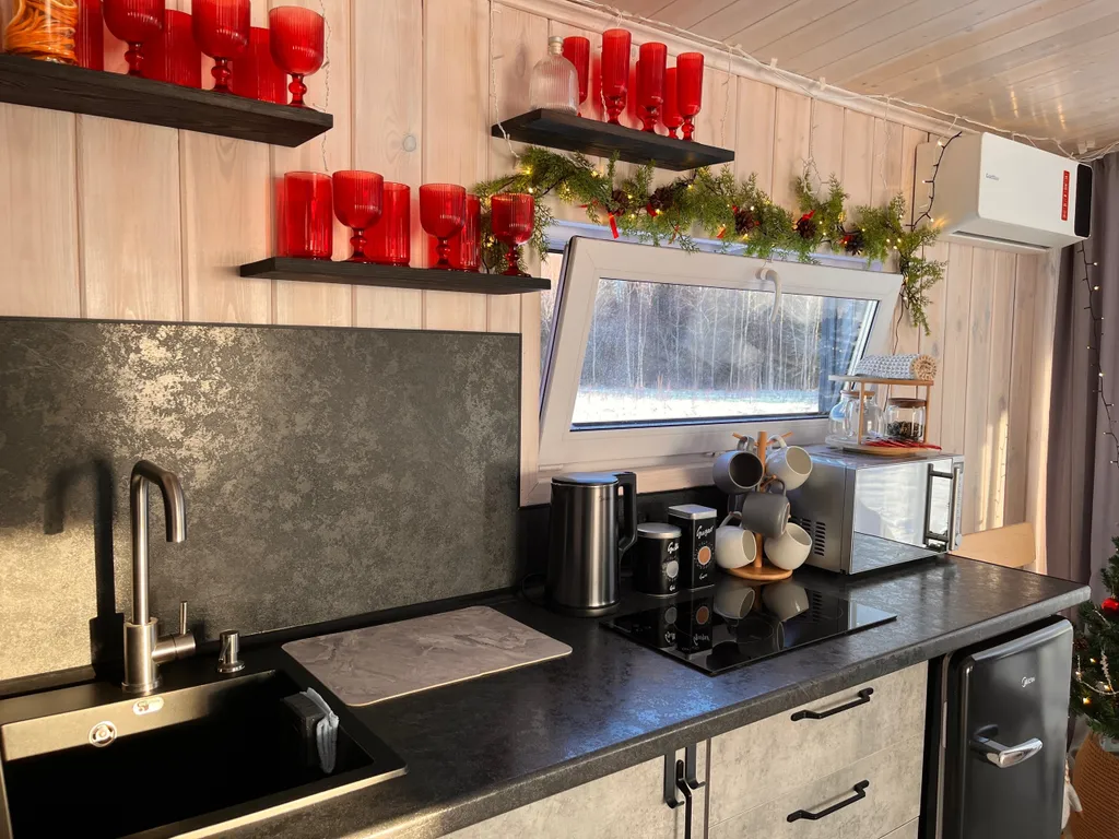 Атмосферный дом у леса