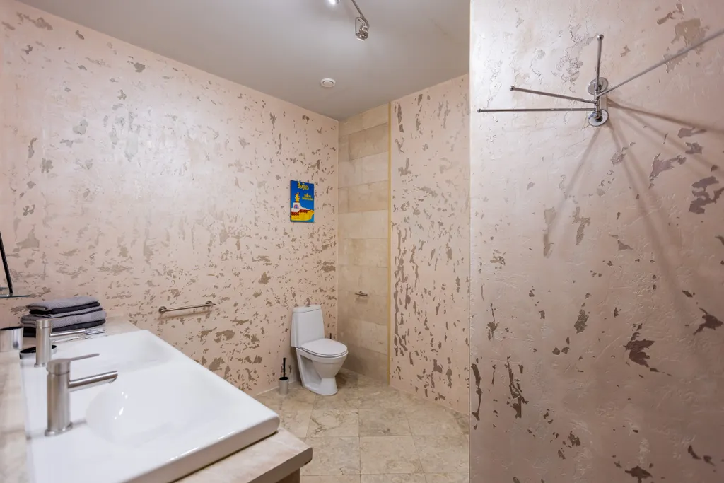 Целый этаж в доме в стиле Битлз