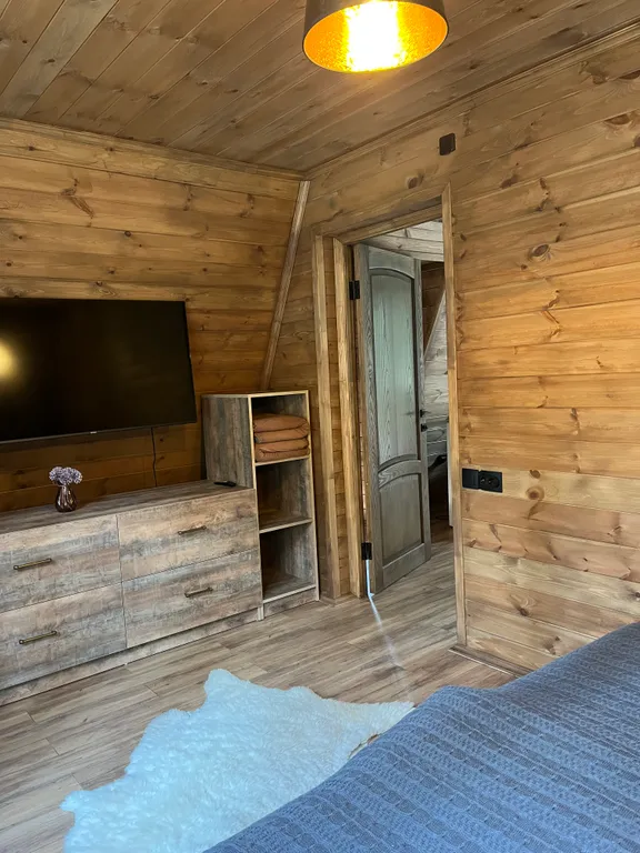 Уютный дом в сосновом бору с видом на горы