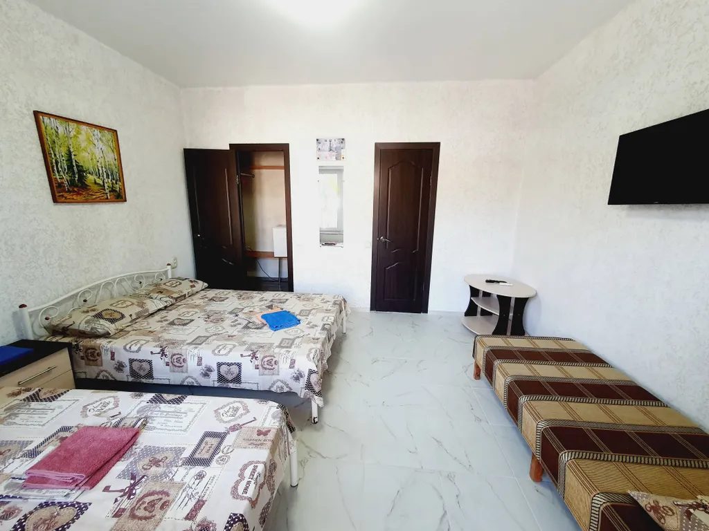 Гостевой дом "Зарафшан" расположен в 300 метрах от песчаного пляжа