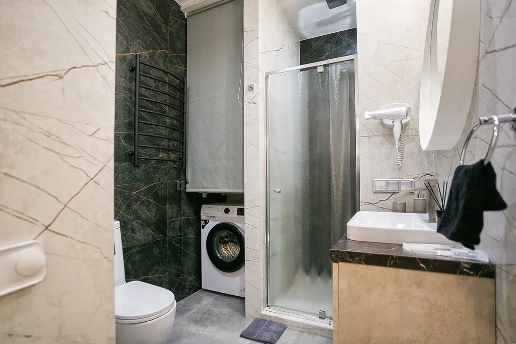 Современная квартира с террасой в приморском парке