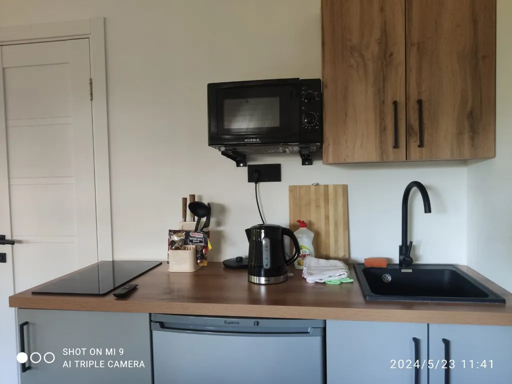 Новый стильный дом, большая лесная территория, недалеко от пруда с пляжем