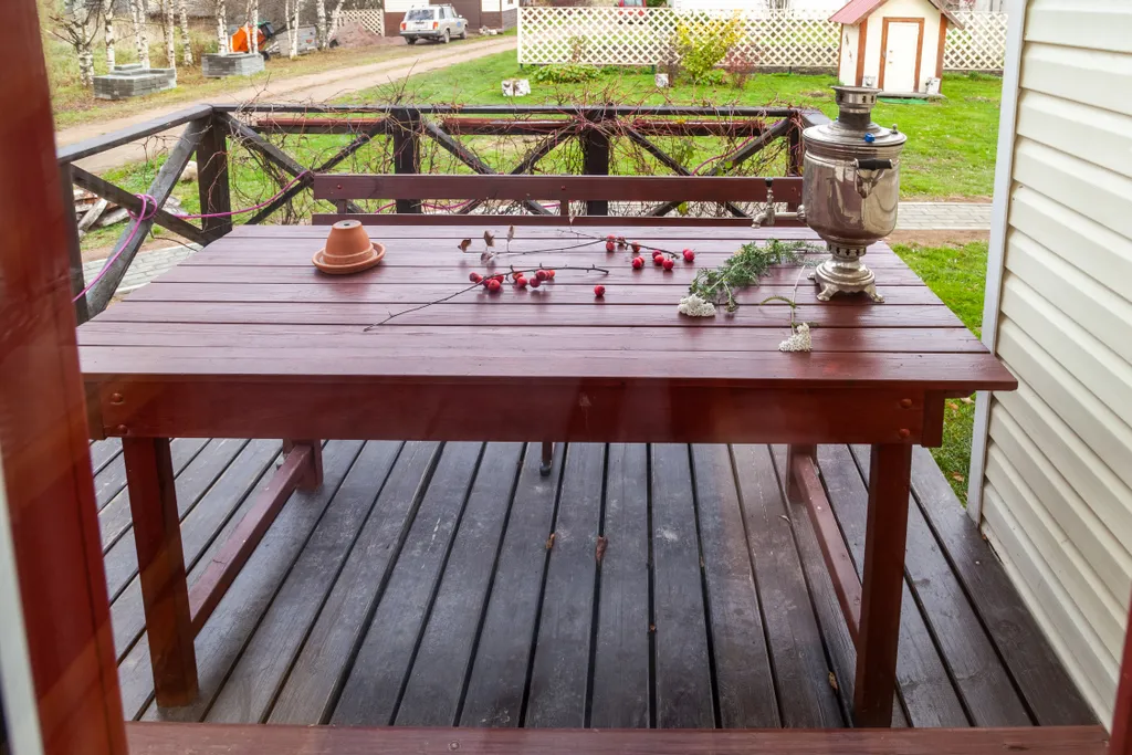 Дом на берегу реки