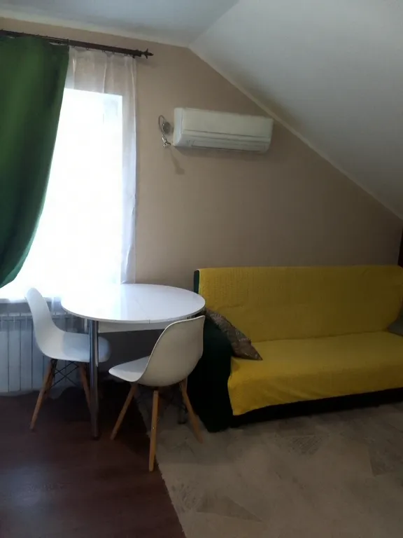 Часть дома с двором и мангалом