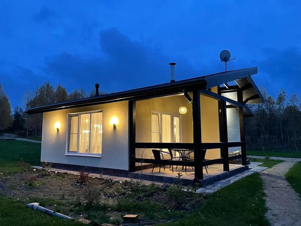 Уютный дом с видом на озеро с камином. Собственный закрытый пляж