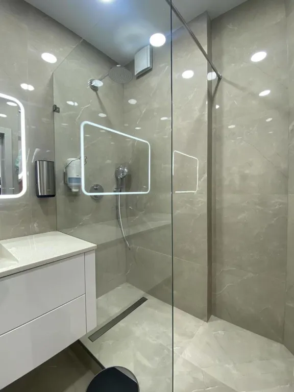 Новая с дизайнерским ремонтом квартира