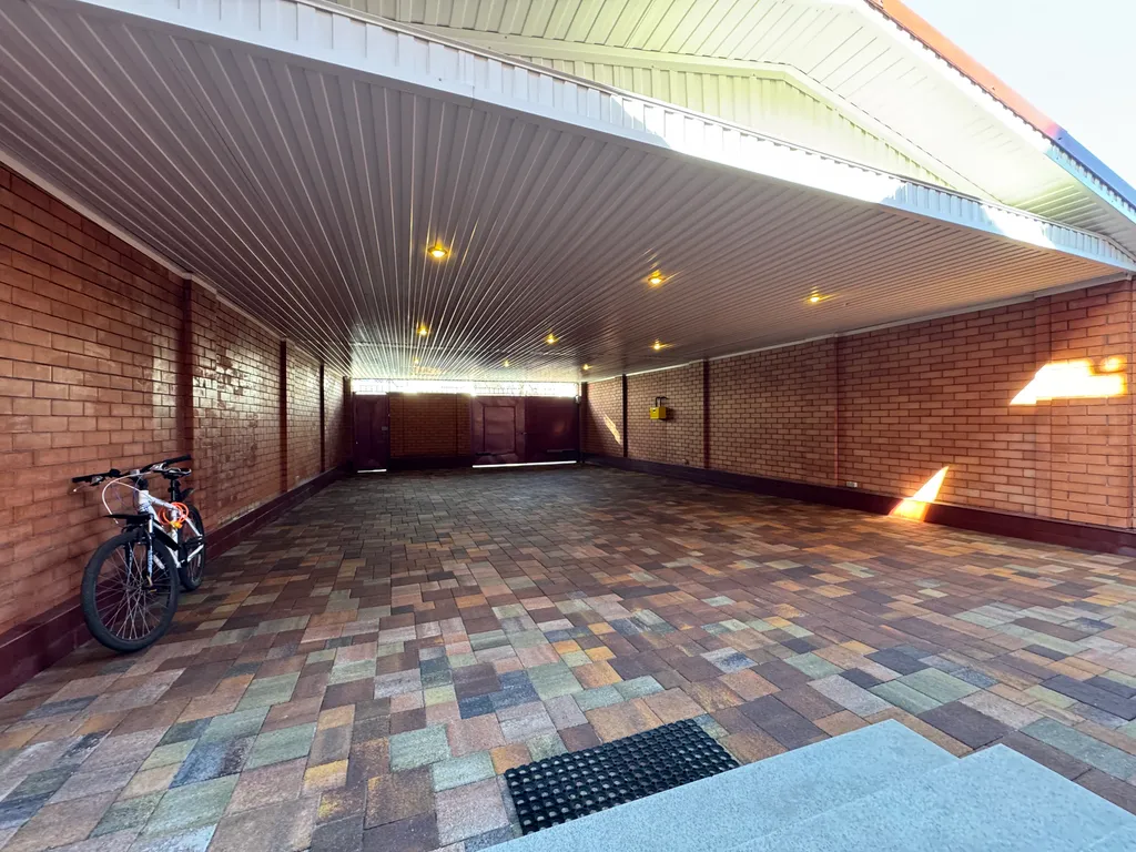 Дом с бассейном и баней возле курзоны