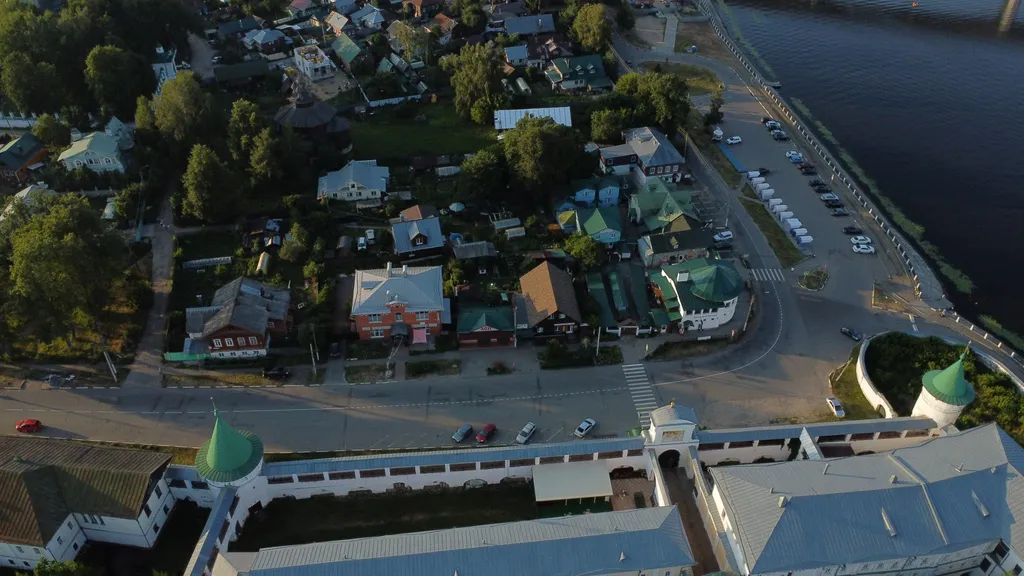 Квартира с видом на речку и монастырь