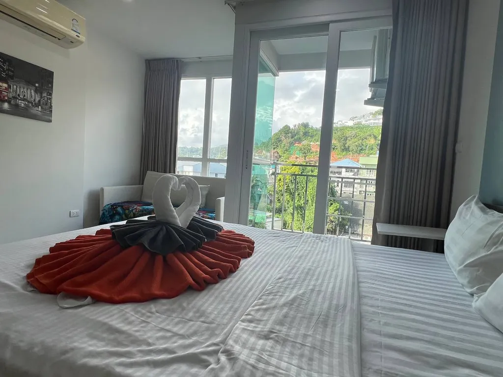 Ката, студия после ремонта с красивым видом на горы, 5 этаж