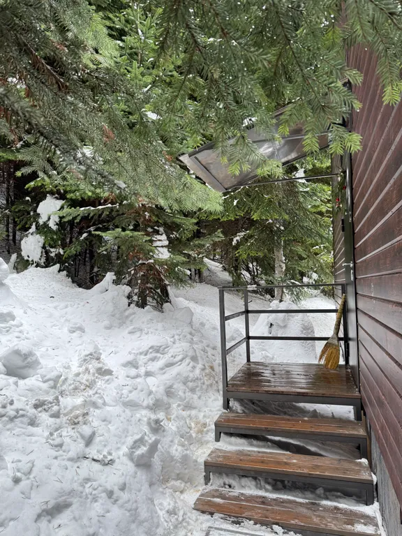 Двухэтажный дом с видом на горы База отдыха ПроЛес