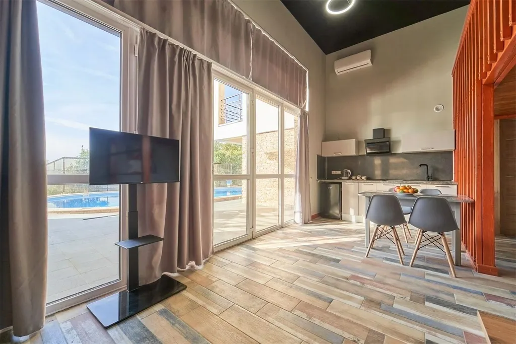 Квартира Двухуровневые апартаменты с выходом на теплый бассейн — Адлер