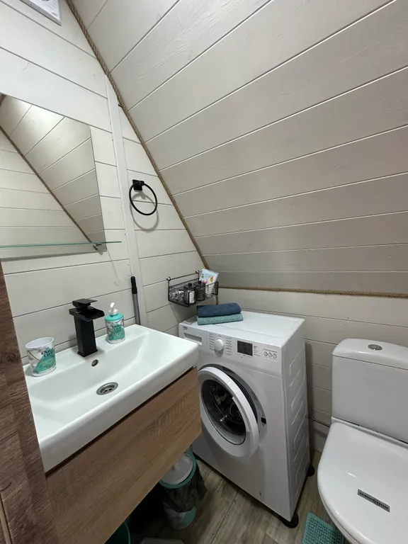 Уютный дом с красивым видом на зелёную гору