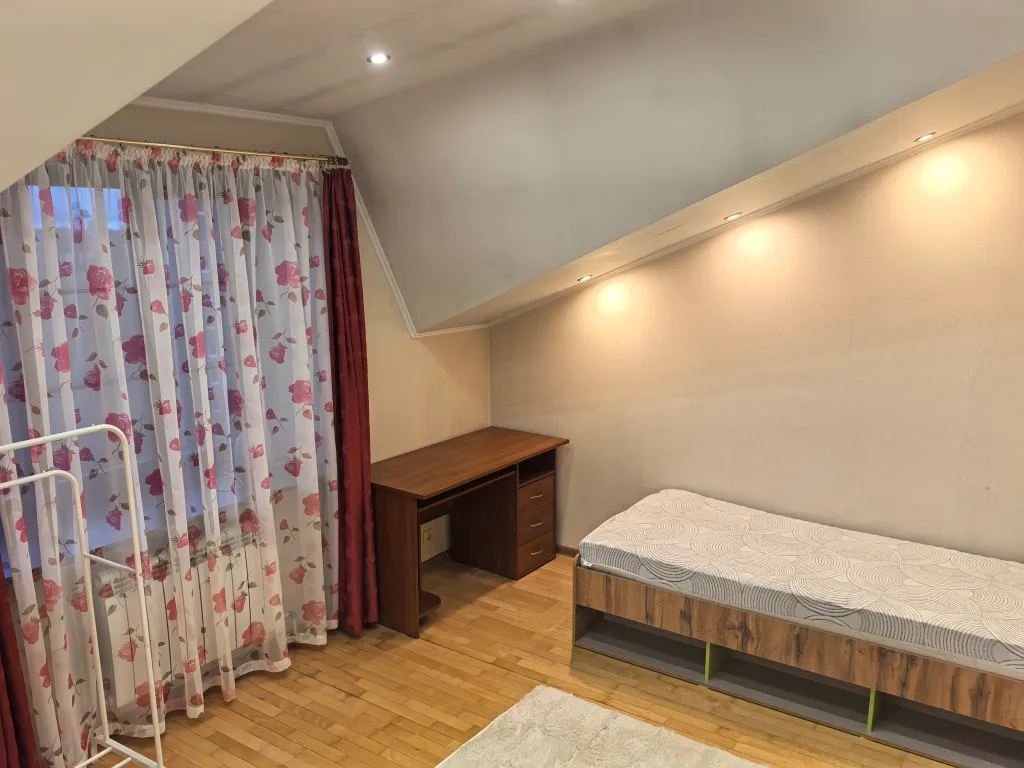 Двухуровневая четырёхкомнатная квартира с сауной