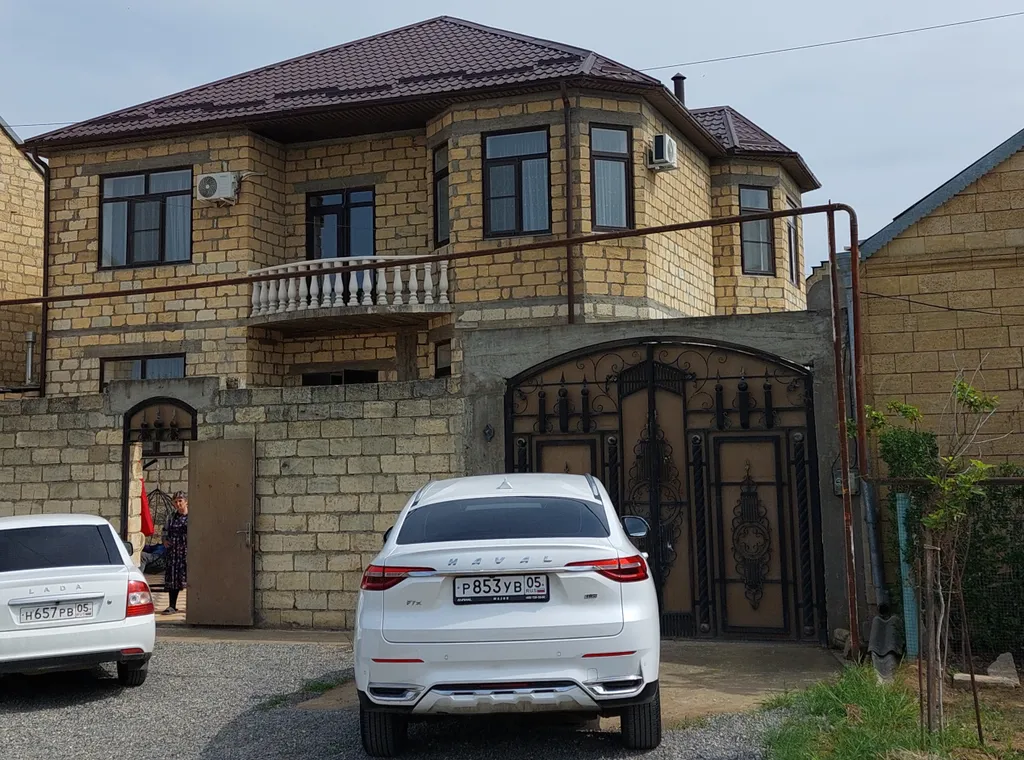 Дом с беседками