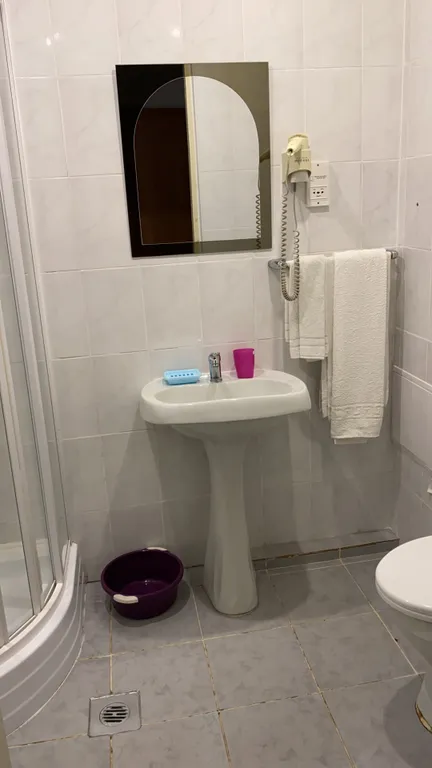 Трёхместная комната без балконом в сторону поселка