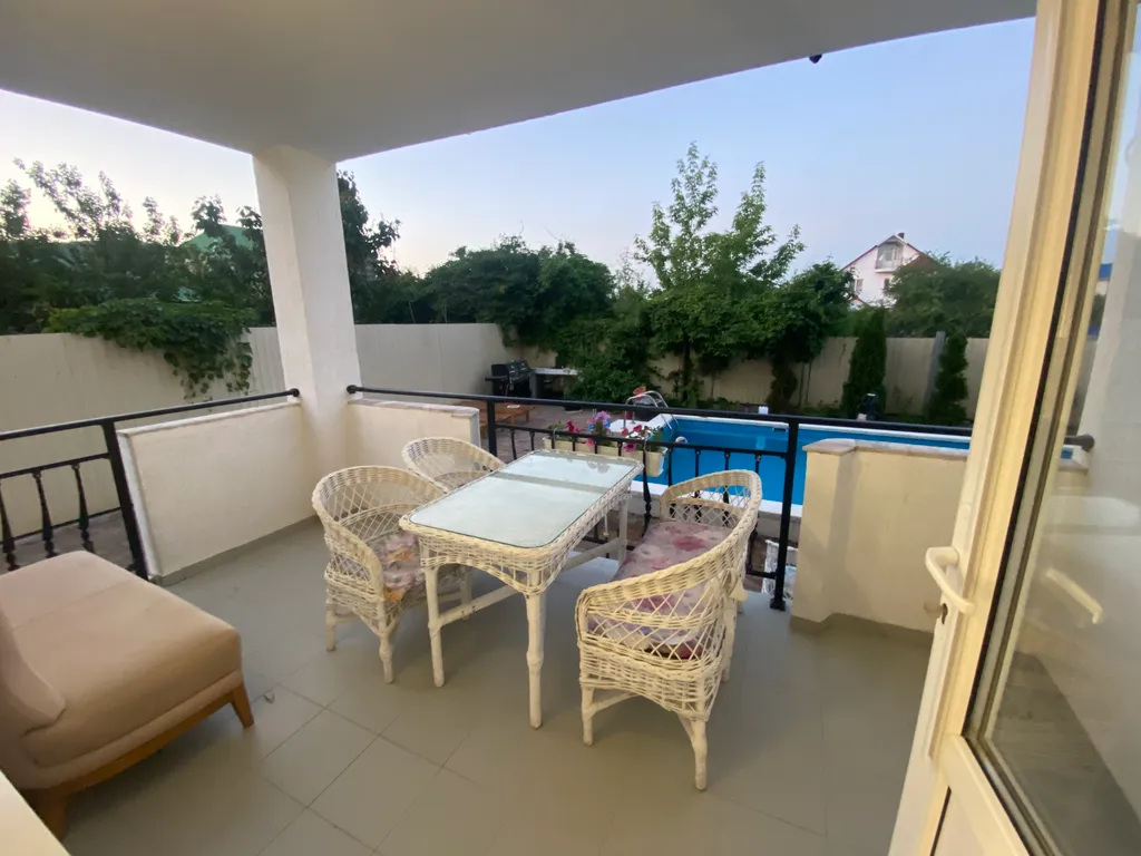 К вашему вниманию классные современные апартаменты с бассейном в доли