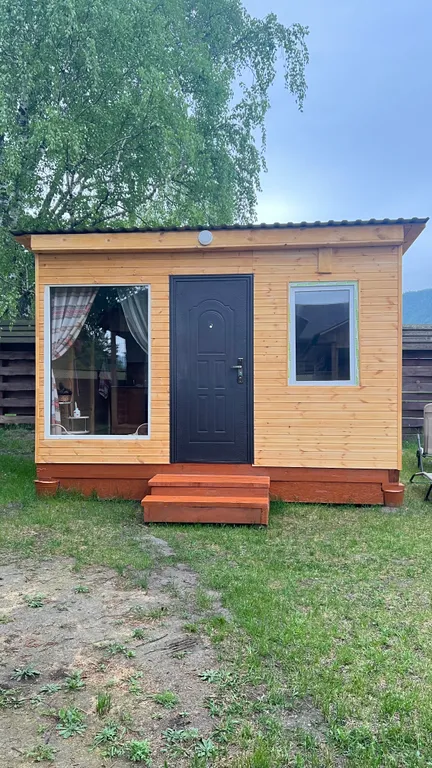 Уютный домик на берегу Катуни с видом на реку