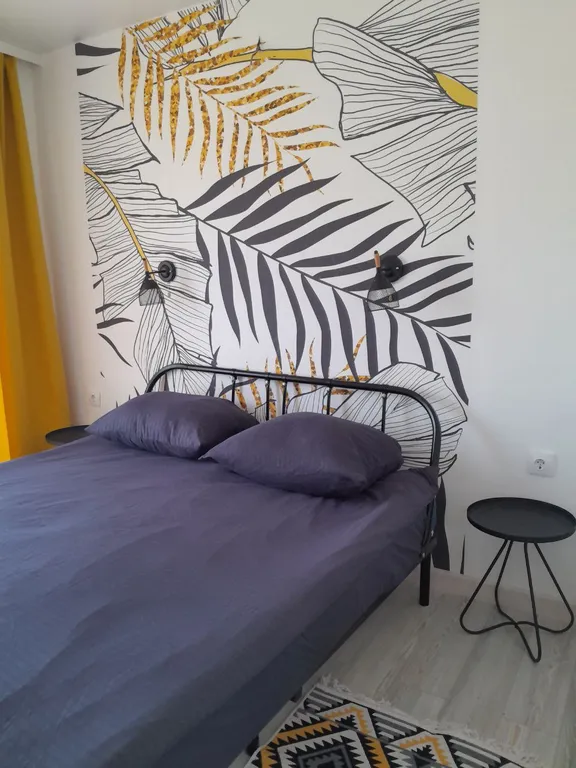 Современный мини-дом в горах недалеко от моря